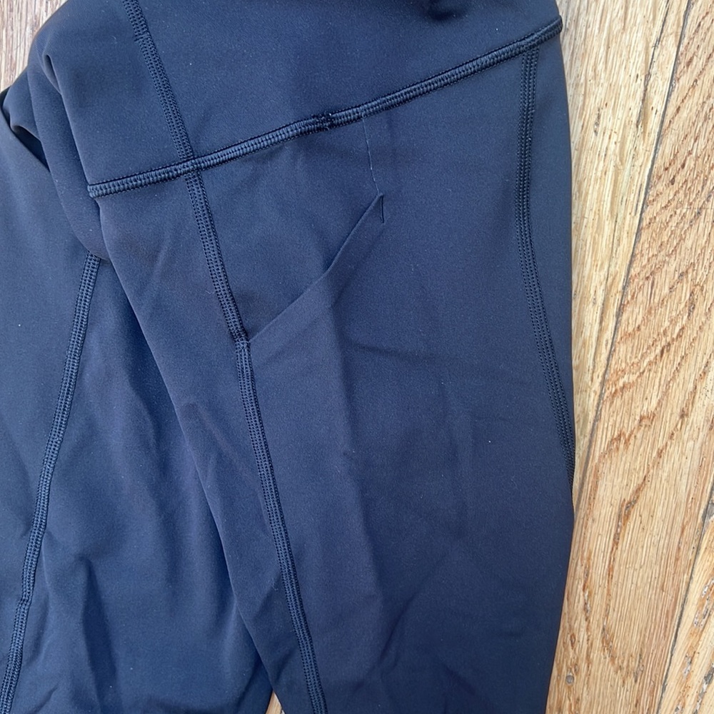 Lululemon Black 3/4 Length Leggings with Pockets - Picture 6 of 9